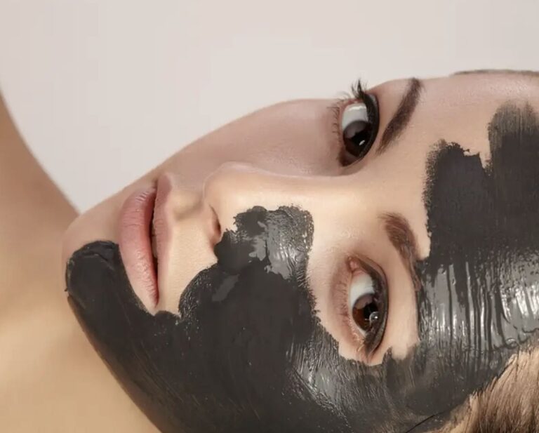 Jak pečovat v létě o akné: dbejte na pravidelné čistění a chraňte se před sluncem Jak pečovat v létě o akné: dbejte na pravidelné čistění a chraňte se před sluncem