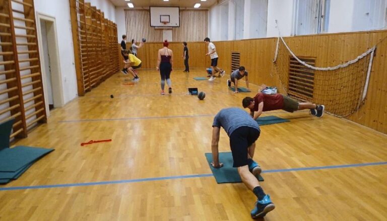 Tělocvik ve školách: mnoho dětí stresuje, někteří se cítí trapně