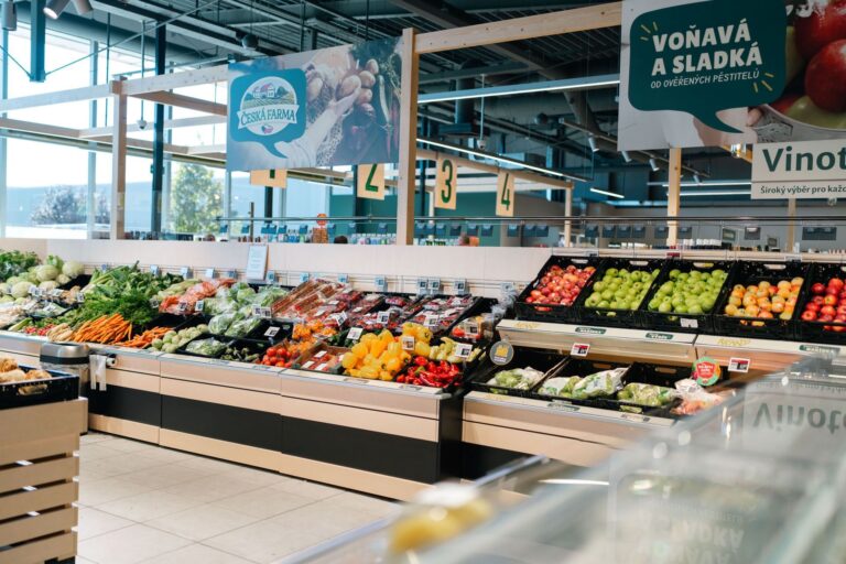 BILLA zrušila papírové cenovky: ušetří stromy tisíce hodin svých zaměstnanců