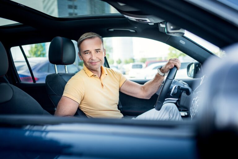 Koupě elektromobilu: myslete i na revizi elektroinstalace a nutné registrace