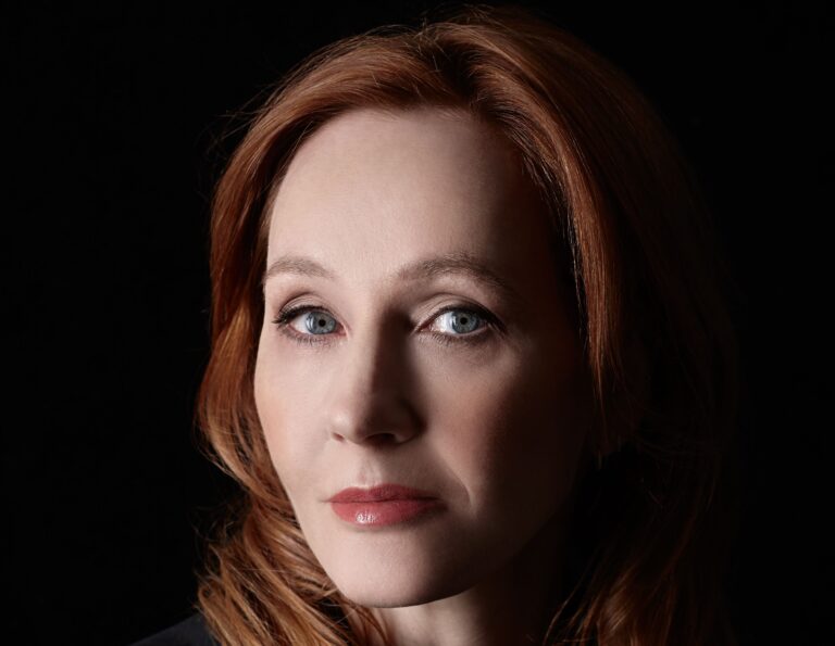 J. K. Rowlingová: vydává novou detektivku Hladový hrob s Cormoranem Strikem