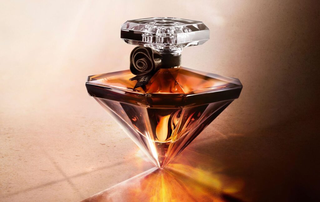 La Nuit Trésor Vanille Noire od Lancôme.