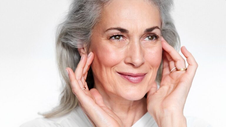 Péče o pleť v menopauze: zaměřte se na hlavní příčinu – pokles estrogenu Péče o pleť v menopauze: zaměřte se na hlavní příčiny poklesu estrogenu