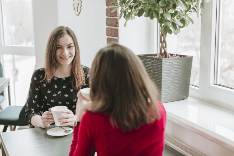 Příběh Alice: Kamarádka Monika každého pomlouvá a mně je to hrozně nepříjemné Příběh Alice: Kamarádka Monika každého pomlouvá a mně je to hrozně nepříjemné