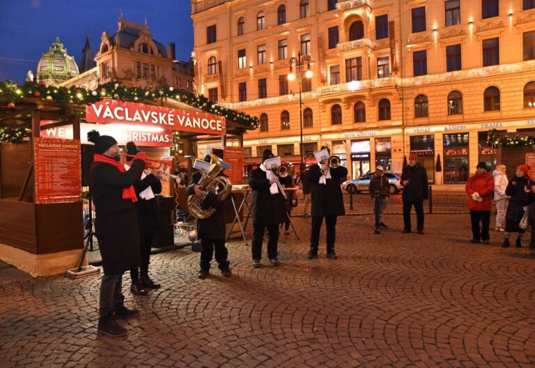 Prahu rozzářil 16. ročník Václavských Vánoc: letos znovu na náměstí Republiky Prahu rozzářil 16. ročník Václavských Vánoc: letos znovu na náměstí Republiky