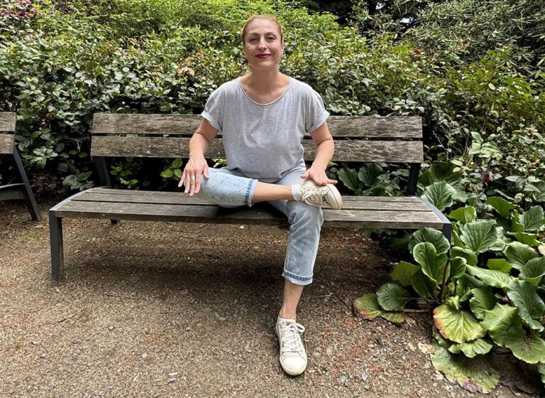 Cviky pro ztuhlá záda i kyčle: napětí pomáhá uvolnit aktivace svalů kolem pánve a kyčlí Cviky pro ztuhlá záda i kyčle: napětí pomáhá uvolnit aktivace svalů kolem pánve a kyčlí