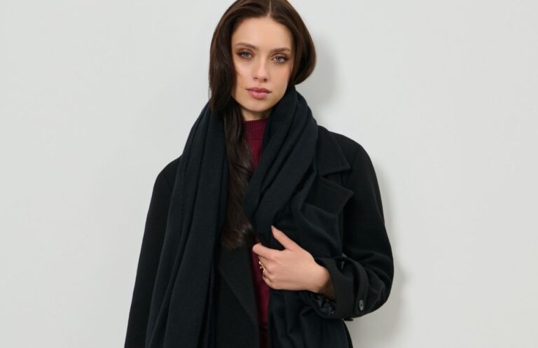 Dámské kabáty a doplňky: Jak vybrat šálu, kabelku a boty pro vyladěný outfit Dámské kabáty a doplňky: Jak vybrat šálu, kabelku a boty pro vyladěný outfit