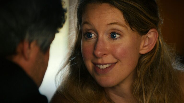 Uvidíš všechno: Nejslavnější manipulátorka Elizabeth Holmes uprostřed fascinující filmové hry Uvidíš všechno: Nejslavnější manipulátorka Elizabeth Holmes uprostřed fascinující filmové hry